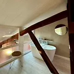 Lägenhet ღ Merciers Duplex De Charme Au Centre Historique